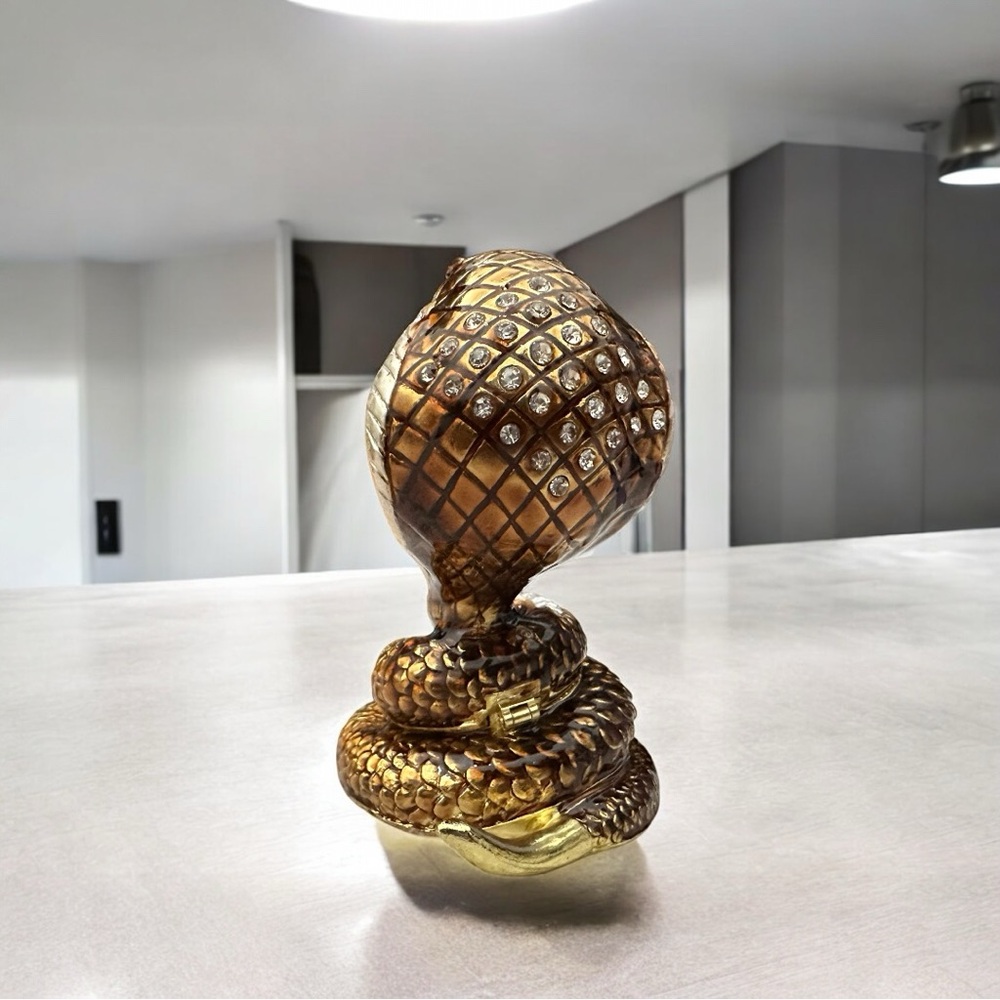 TCHOTCHKE- Elegant Gold and Silver Cobra Hinged Trinket holder-NIB - Picture 5 of 10